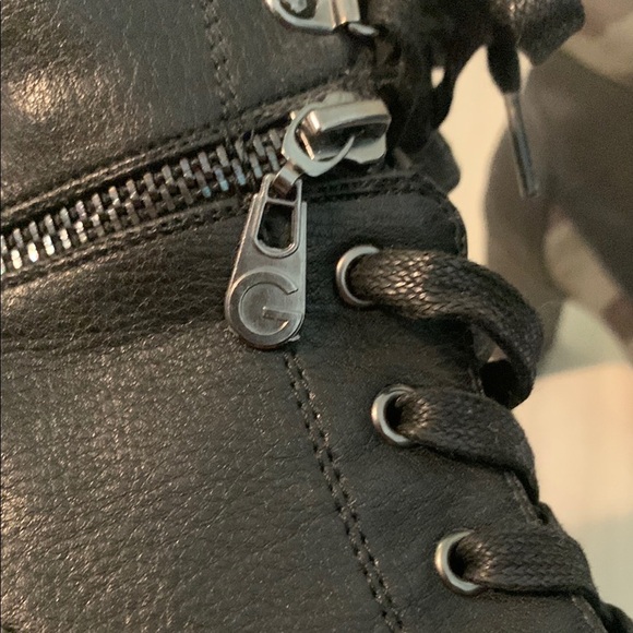 Chunky Heeled Green and Black Boots with Lace-Up Design - Picture 2 of 7